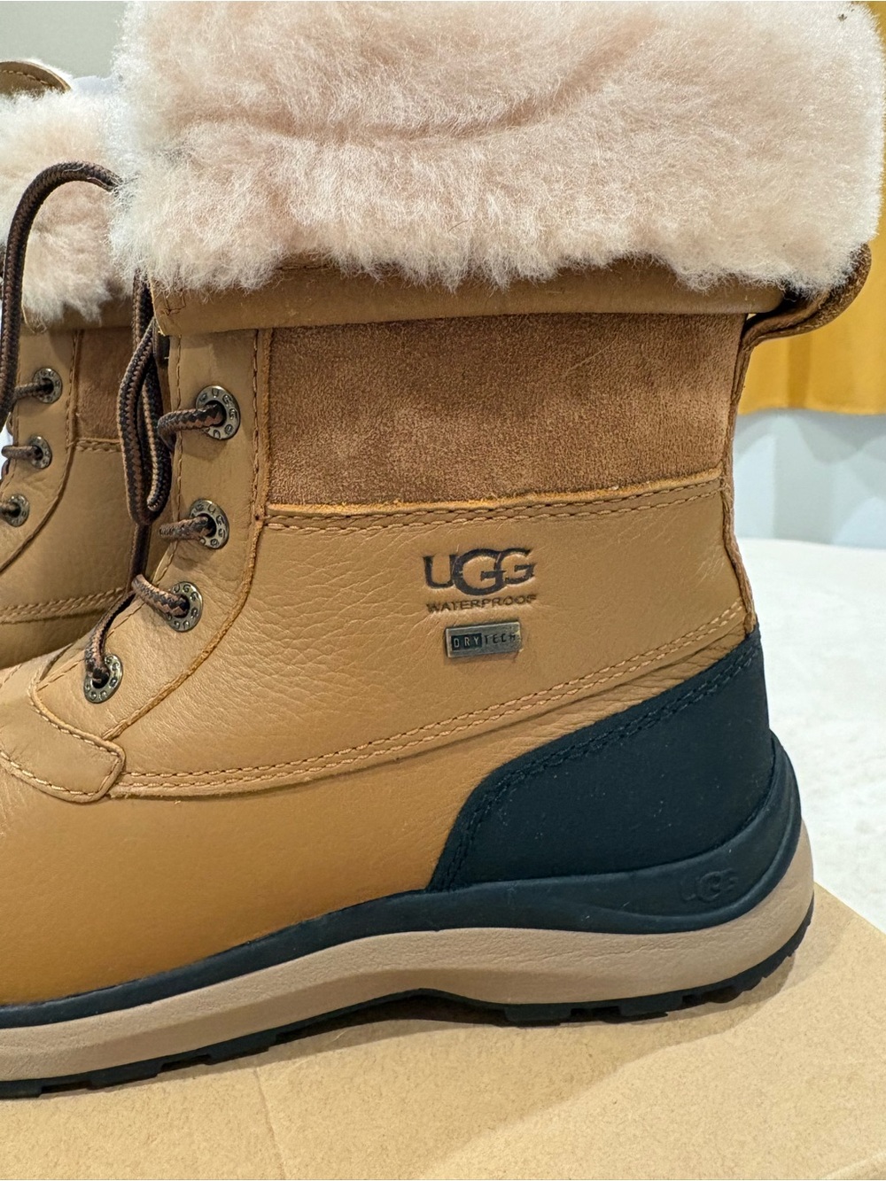 NEW ~ UGG Adirondack III Boots Women’s Waterproof Size 8